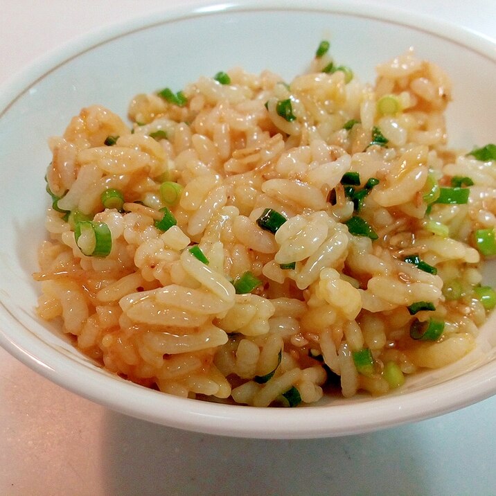 卵黄・葱・白ごま・パリパリサラダ麺の混ぜご飯